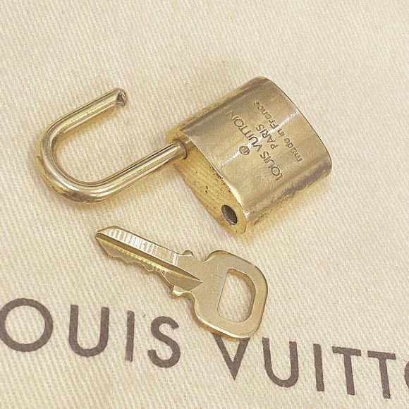 AUTHENTIC LOUIS VUITTON LV 10 SET PADLOCK KEY CHAR - Picture 4 of 4
